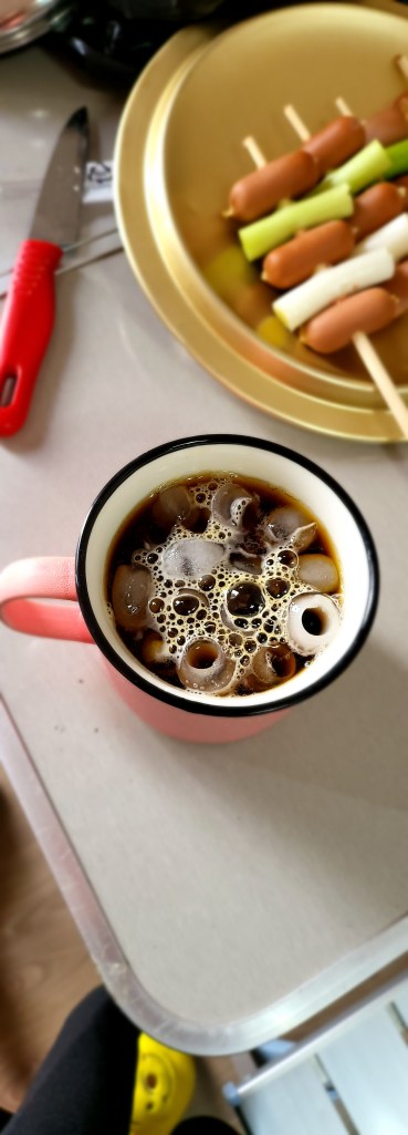 시원한 여름을 위한 얼음 동동 커피